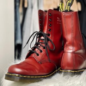 DOC MARTENS 1490 Smooth Mid Calf Boots